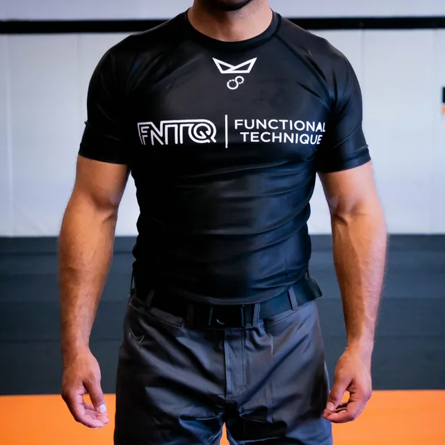 Short sleeve rashguard in black